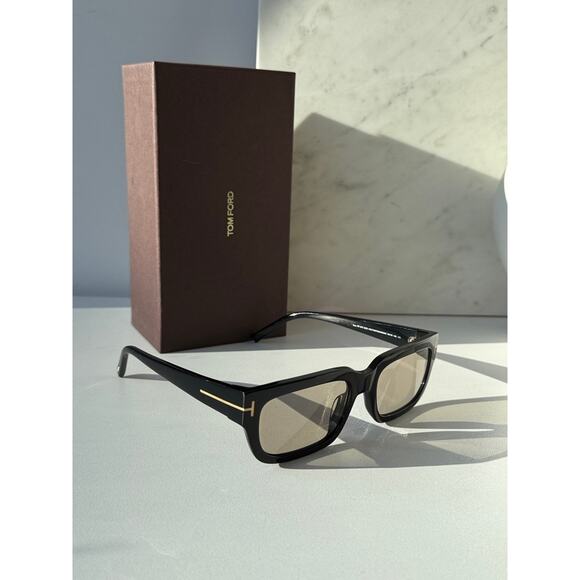 NEW Tom Ford Ezra FT1075 Sunglasses in Black Photochromic main image 7